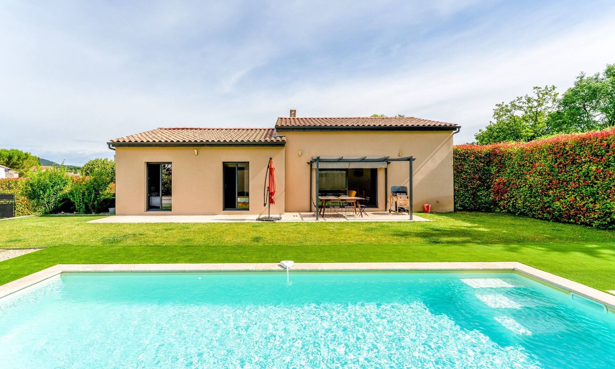 Saint-Romain-en-Viennois House | Holiday Home 'Maison Avec Piscine Privée' with Private Pool, Wi-Fi and Air Conditioning