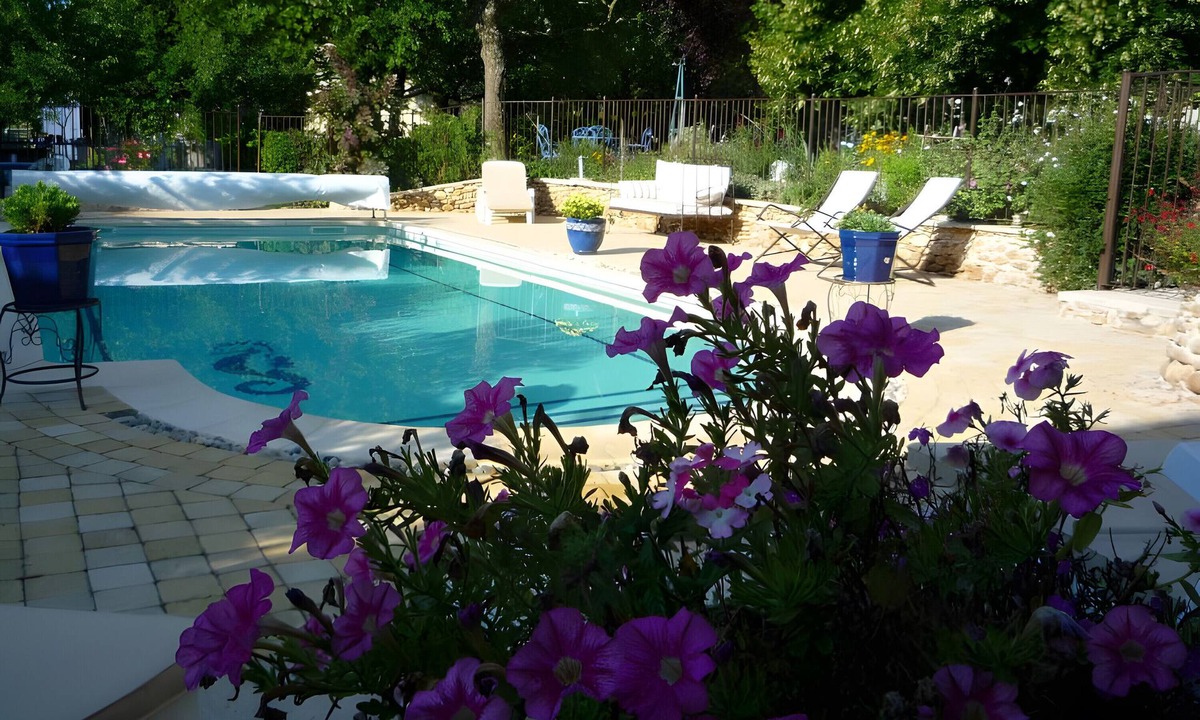 Chateauneuf-du-Rhone House | Holiday Home 'La Bastide De La Coda' with Wi-Fi