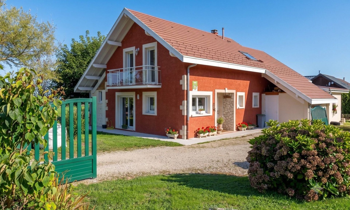 Rochefort House | Holiday Home 'Chez Les Ours' with Mountain View, Private Terrace and Wi-Fi