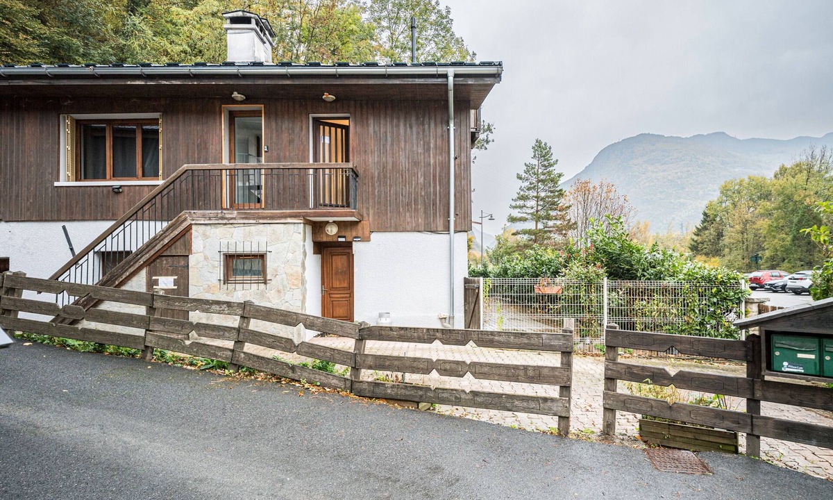 Aigueblanche Apartment | Holiday Home 'Aigueblanche' with Mountain View and Wi-Fi