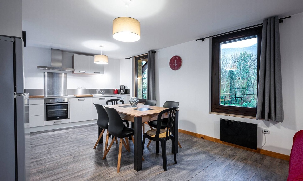 Aigueblanche Apartment | Holiday Home 'Aigueblanche' with Mountain View and Wi-Fi