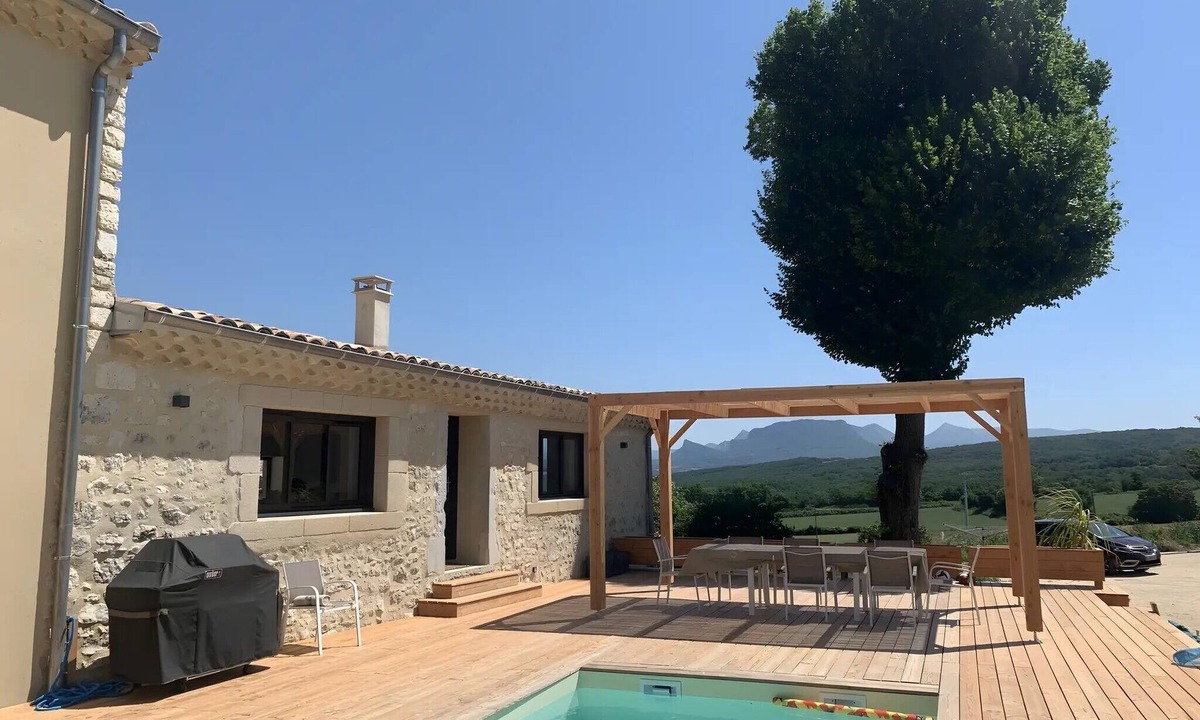 La Roche-sur-Grane House | Holiday Home 'Chant d'Étoile' with Private Pool and Air Conditioning