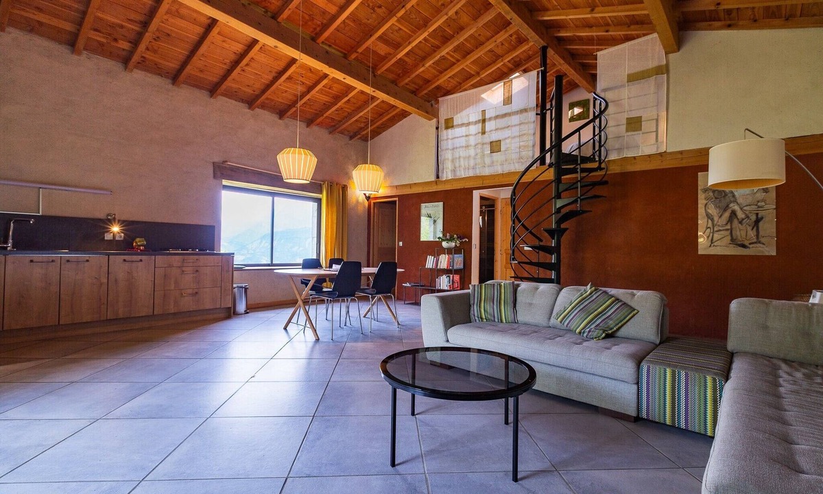 Montmaur-en-Diois House | Holiday Home 'La Grange Du Vieux Village' with Mountain View