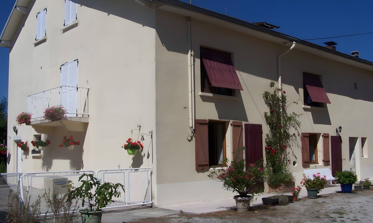 Vertamboz House | Holiday Home “Gîte Des 4 Lacs Bis” with Mountain View, Private Terrace & Wi-Fi