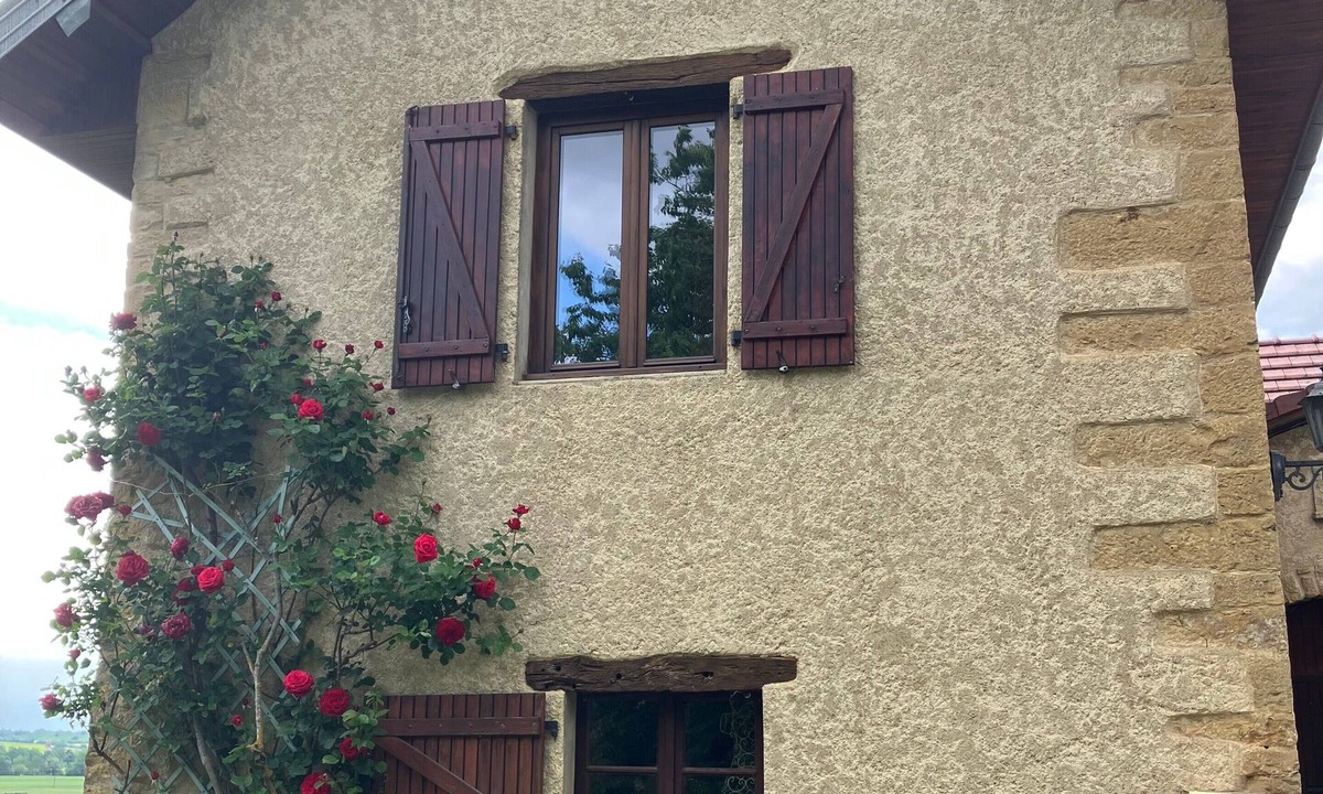 Molamboz House | Holiday Home 'Gîte Du Poisson Rouge' with Fireplace, Terrace, and Large Grounds