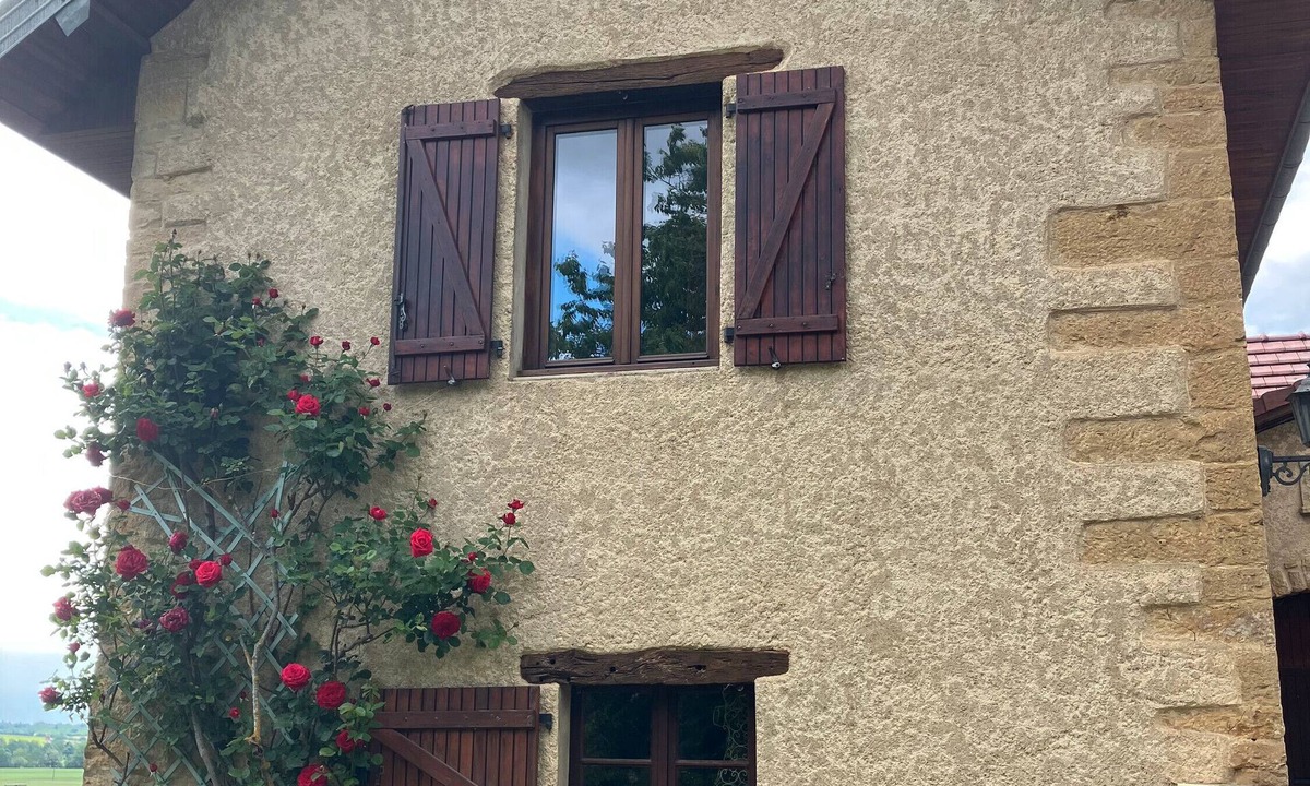 Molamboz House | Holiday Home 'Gîte Du Poisson Rouge' with Private Terrace and Shared Garden