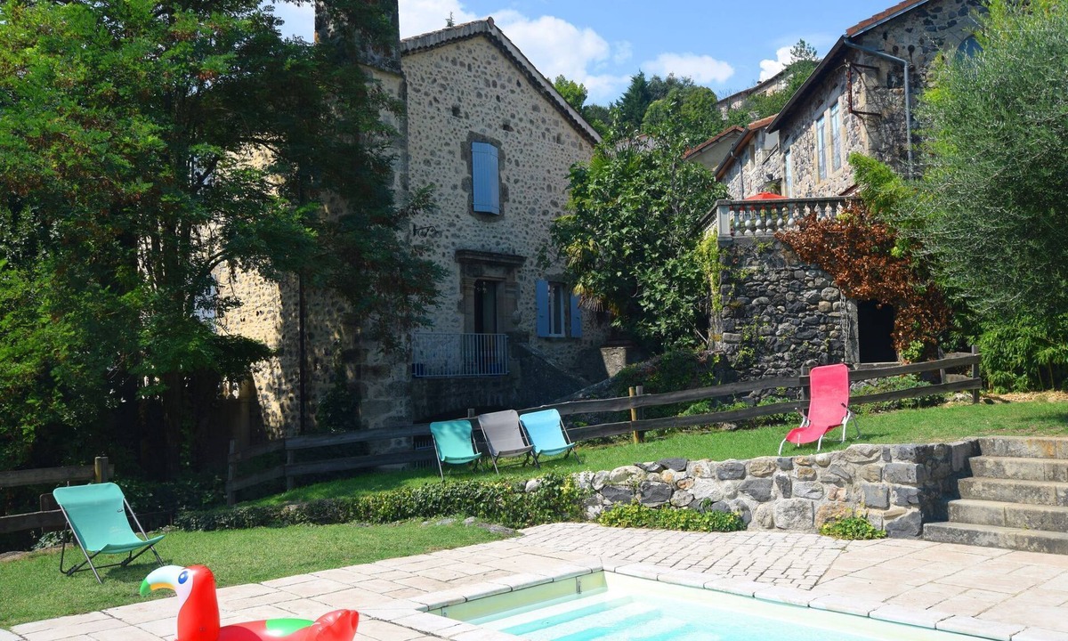 Pont-de-Labeaume House | Holiday Home in Ardèche with Pool & Garden