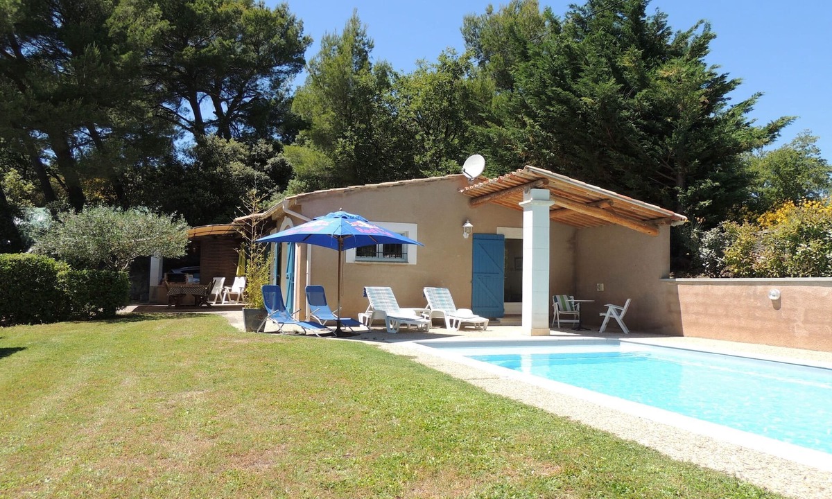 Buisson House | Holiday Home in Buisson with Private Pool