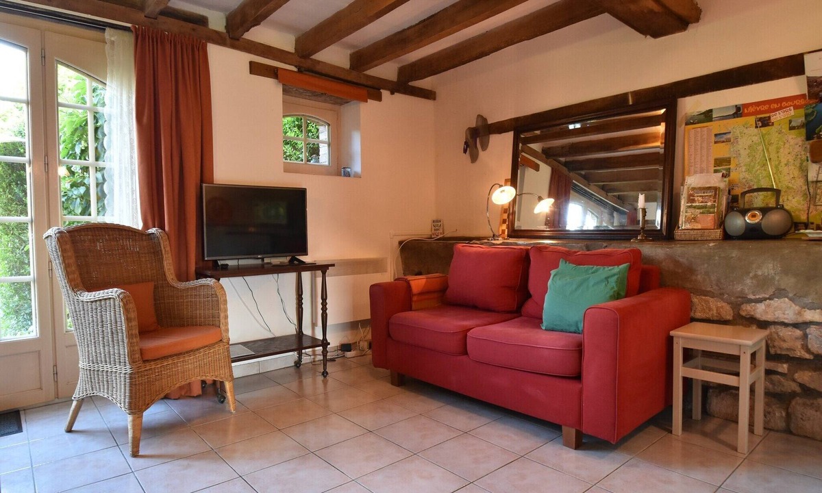Saizy House | Holiday Home in Saizy with Stargazing Garden