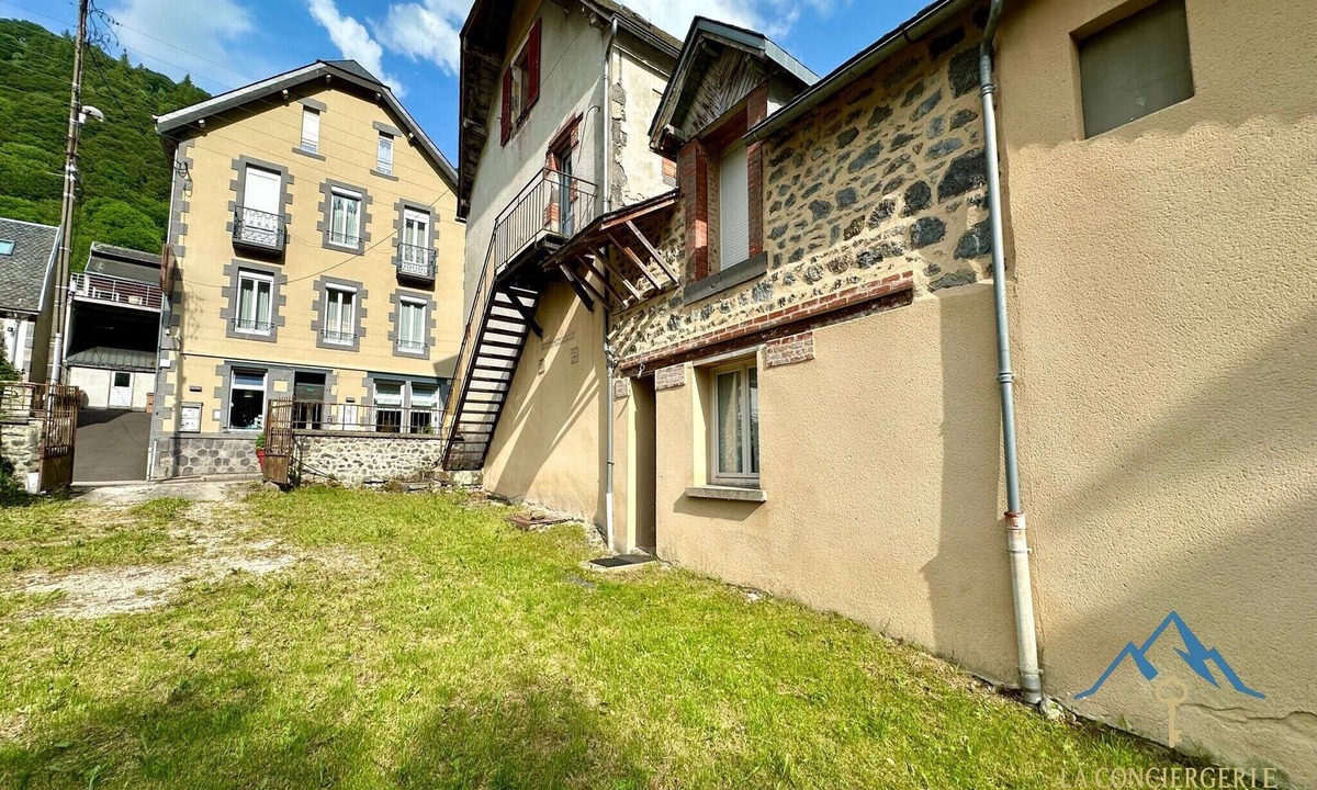 Mont-Dore House | Home for Groups and Families