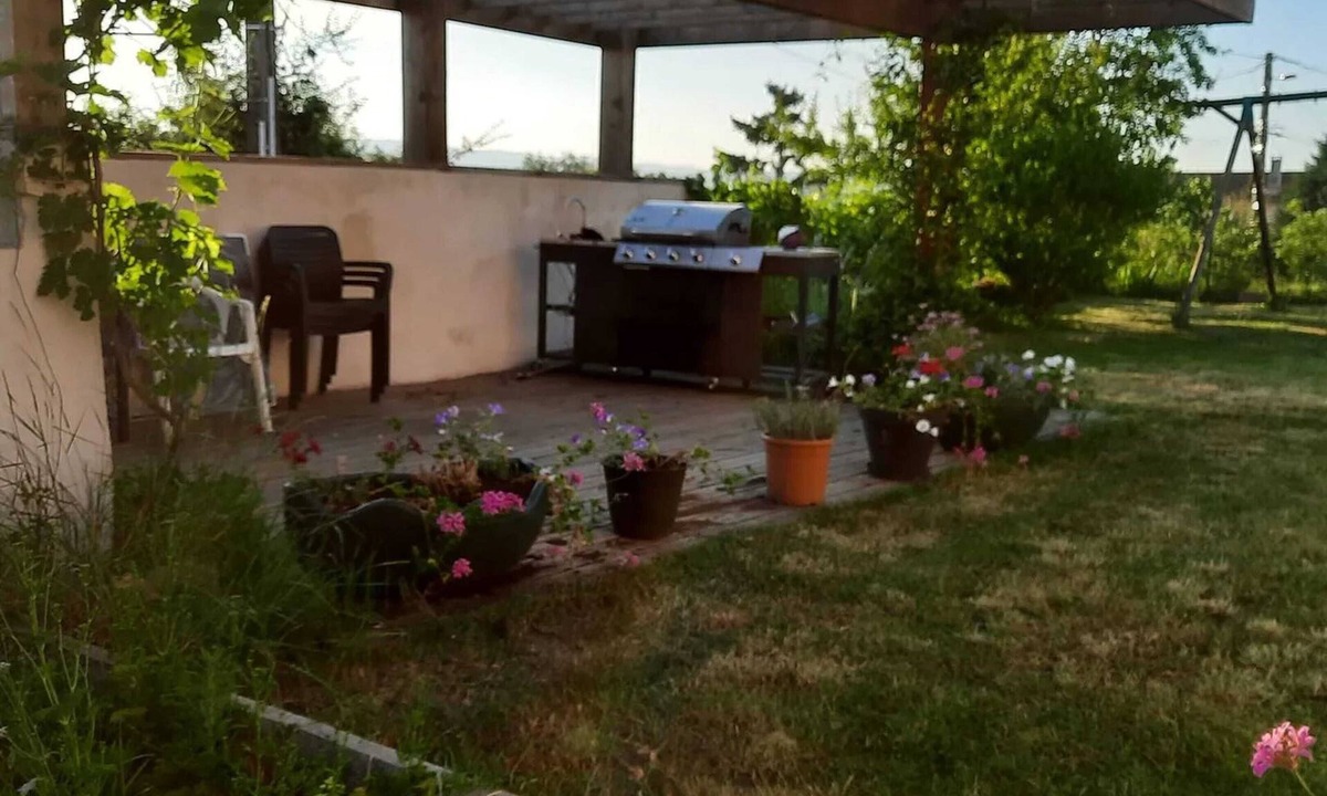 Saint-Georges-de-Baroille Villa | Homerez - Villa in Saint-Georges-de-Baroille