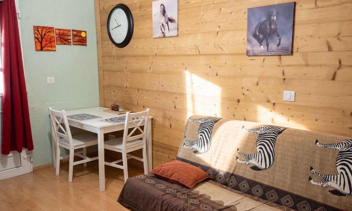 Bezaudun-sur-Bine House | Homerez - Apartment in Bézaudun