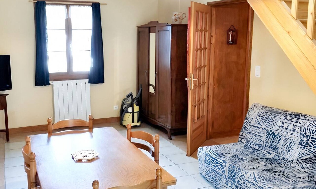 Mesnay Apartment | Homerez - Apartment in Mesnay