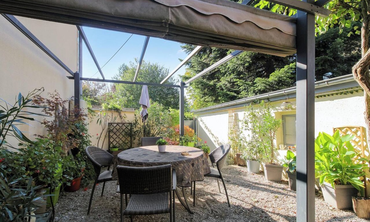 Ornans House | Homerez - Comfortable House in Ornans - Garden
