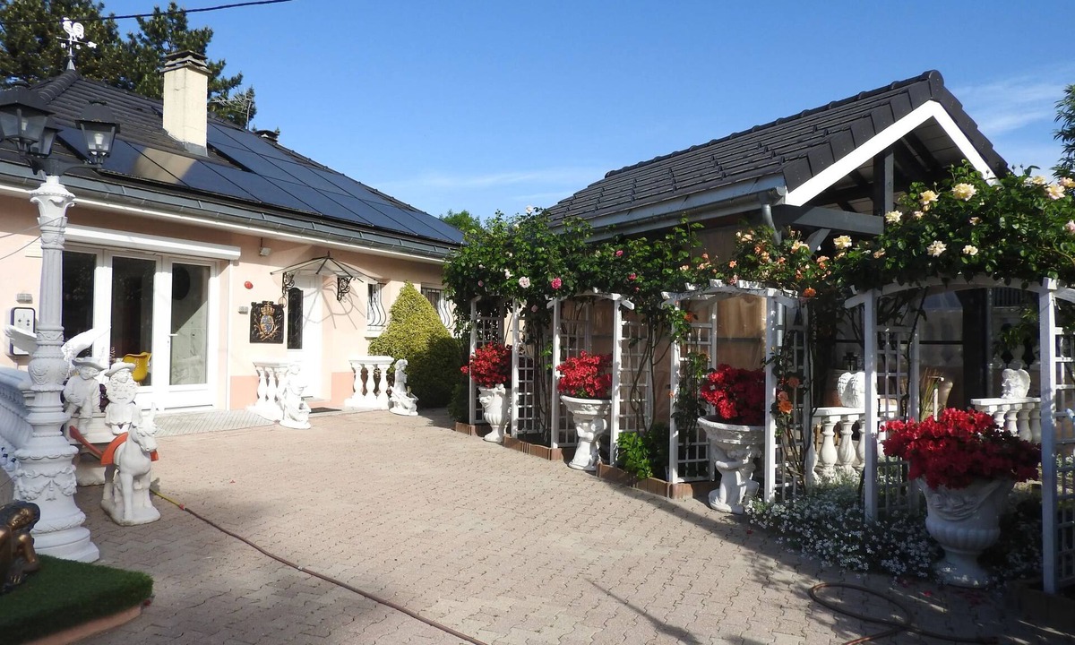 Pierre-Chatel House | Homerez - Cottage in Pierre-Châtel