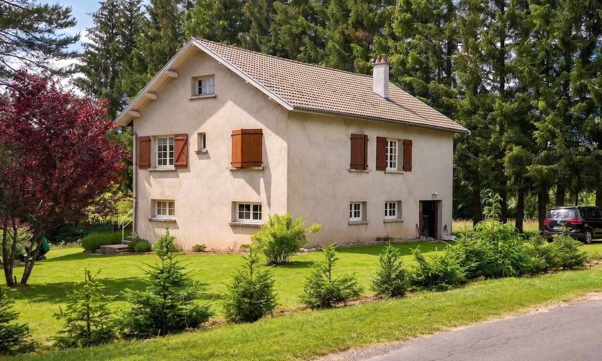 Le Chambon-sur-Lignon House | Homerez - House in Chambon-sur-Lignon