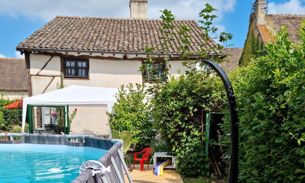 Gigny-sur-Saone House | Homerez - House for 15 ppl. with swimming-pool and garden at Gigny-sur-Saône