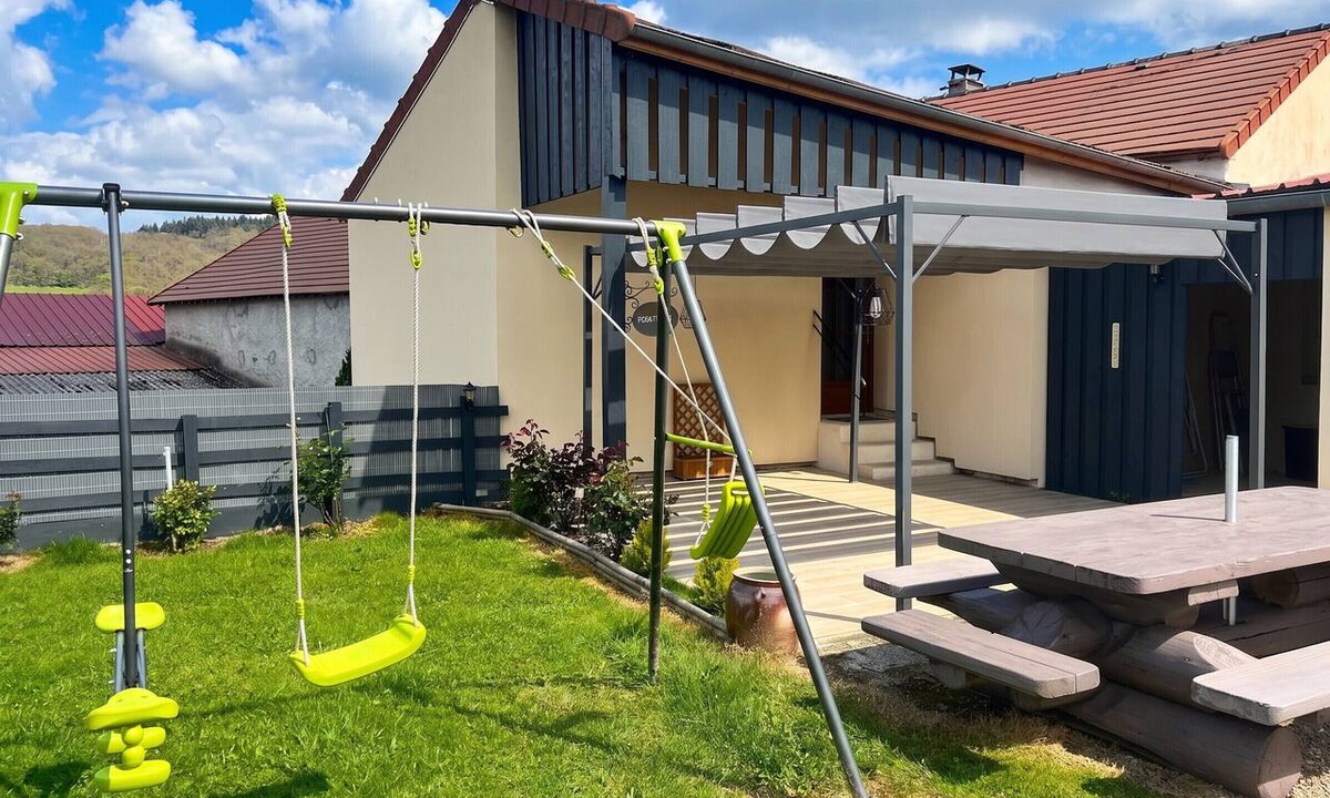 Quarre-les-Tombes House | Homerez - House in Bousson le Haut