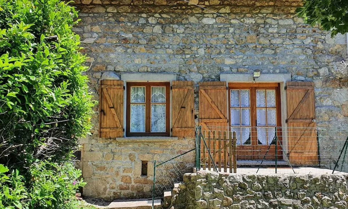 Saint-Antheme House | Homerez - House in Saint-Anthème