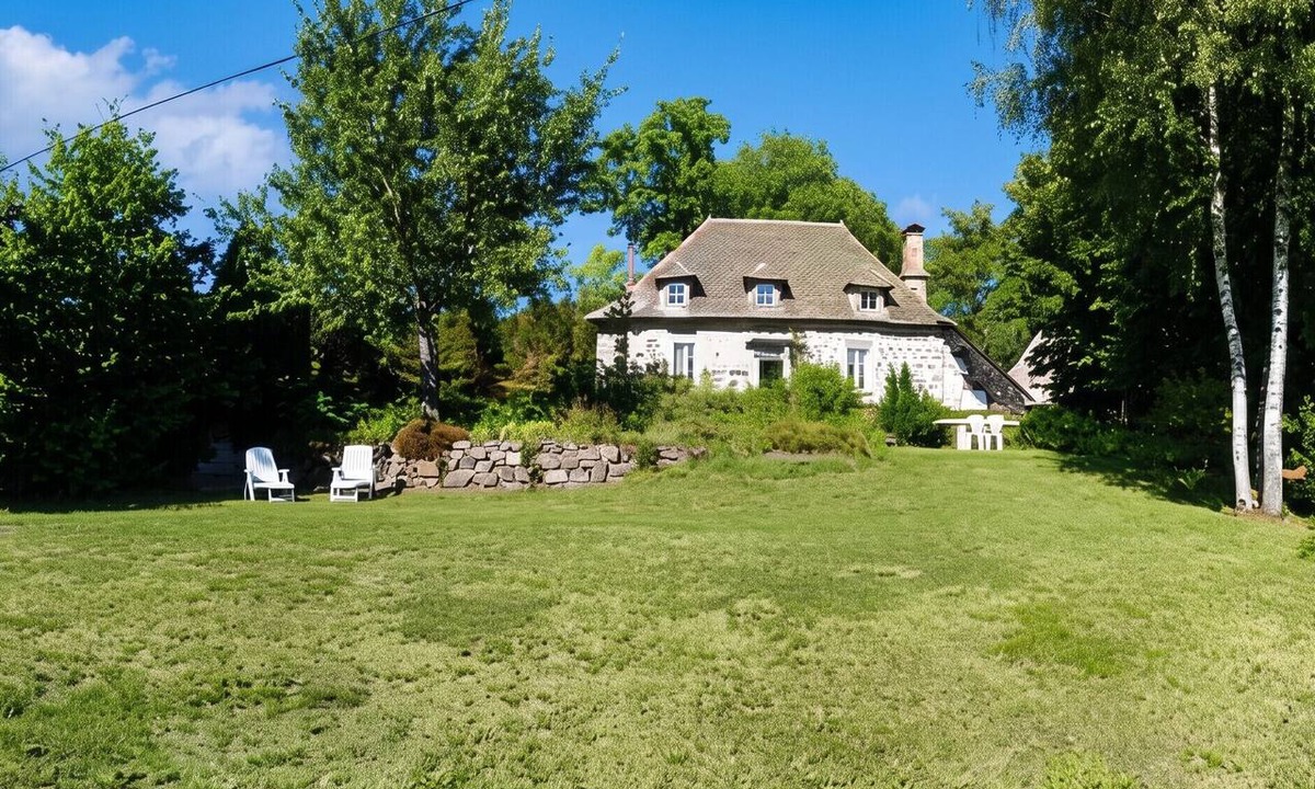 Le Fau House | Homerez - House Le Fau