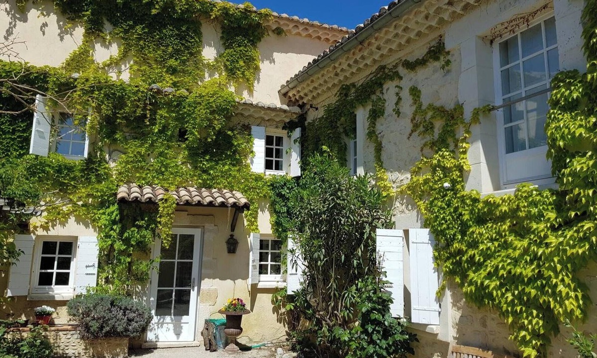 Seguret Villa | Homerez - Spacious villa in Séguret with private pool