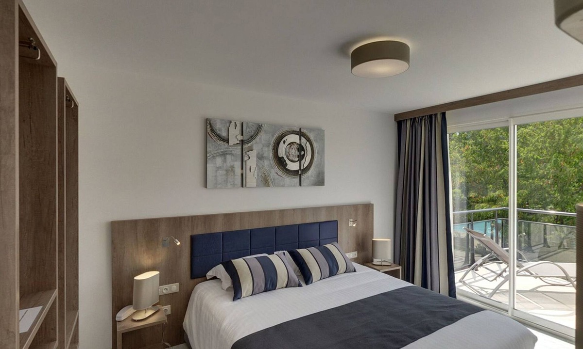 Pierrelatte Hotel | Hotel Restaurant Le Domaine des Oliviers