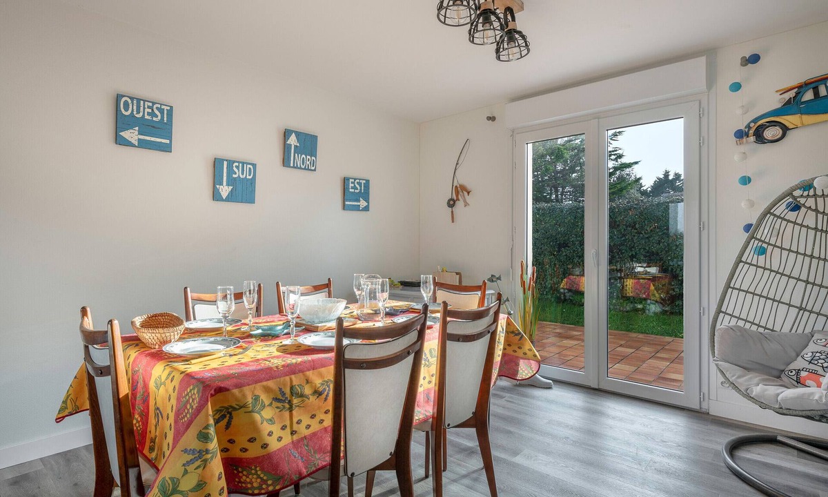 Le Croisic Ski Chalet | House 950m from the sea with garden for 6