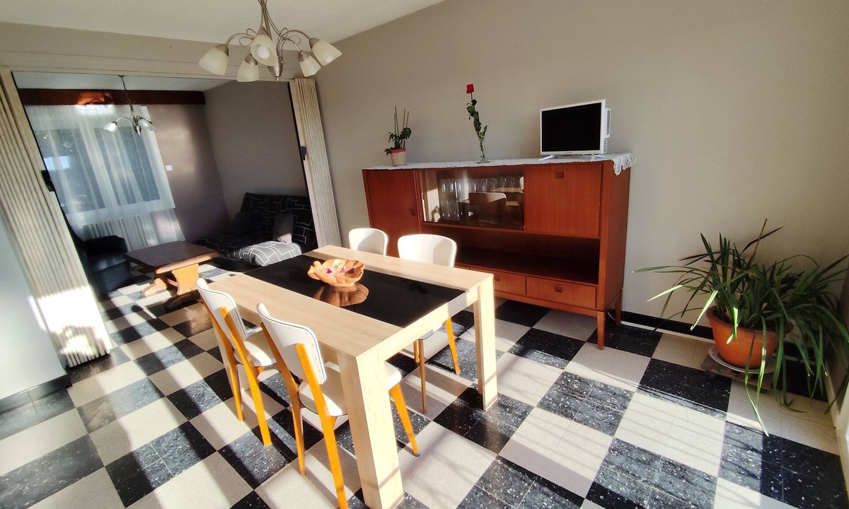 Le Creusot House | House close to amenities, combes park and Vaison circuit