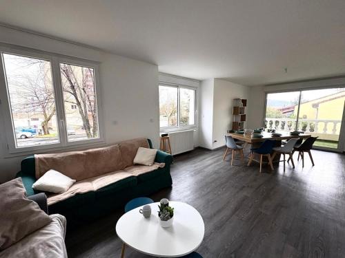 Cournon-dʼAuvergne House | House, garden & garage, Downtown, Near Zenith & A75
