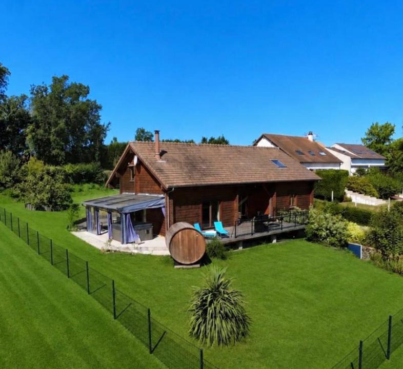 Janvry House | House in a quiet cul-de-sac very close to the Marivaux golf course