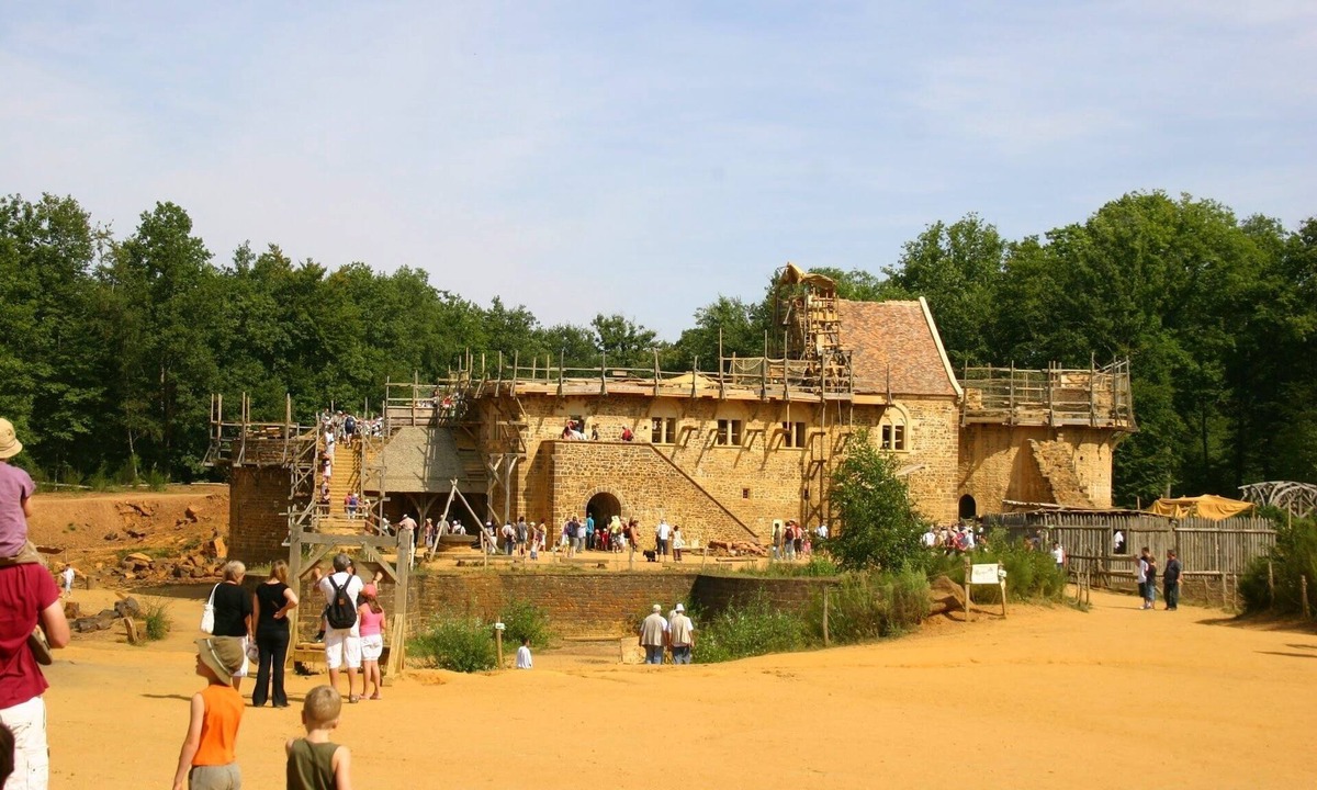 Saint-Franchy House | House in a typical village between lake and forest