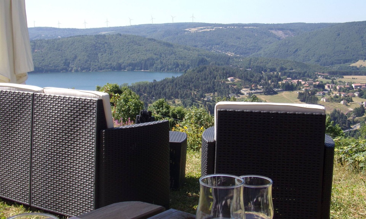 Le Lac-d'Issarles House | House with lake and mountain views