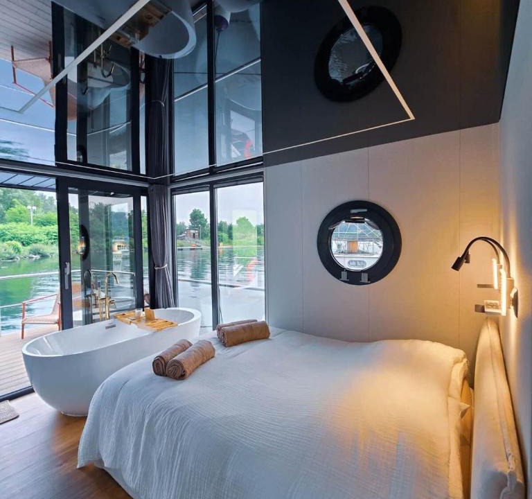 Valence Boat Rental | « HouseBoat » Luxe Spa Rooftop Rhône Valence