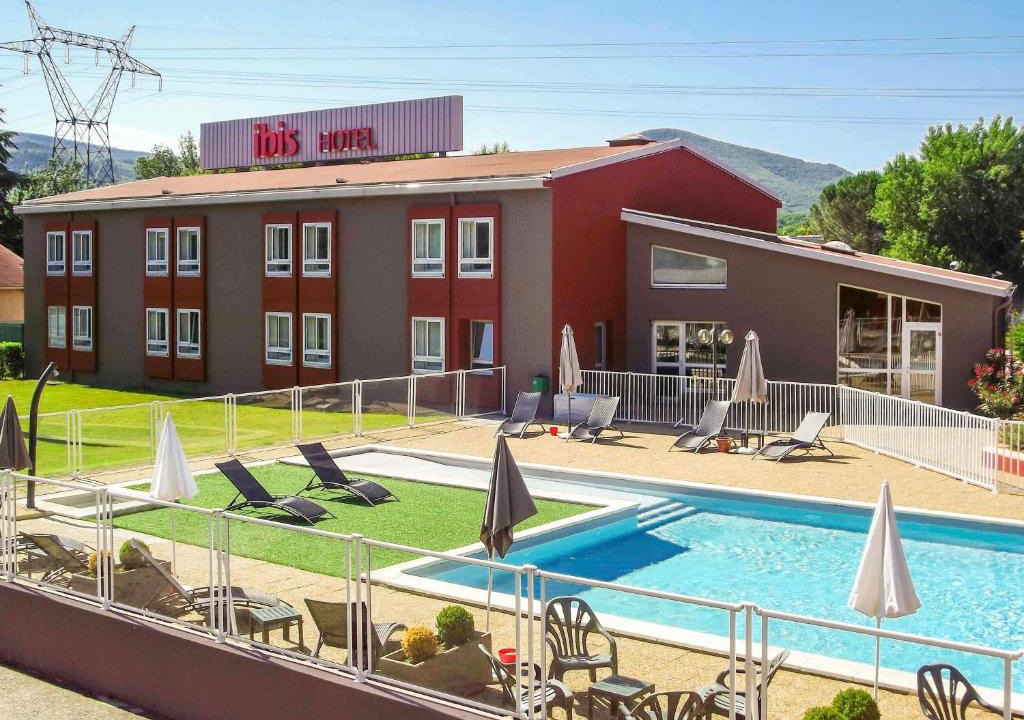 Les Tourrettes Hotel | ibis Montélimar Nord