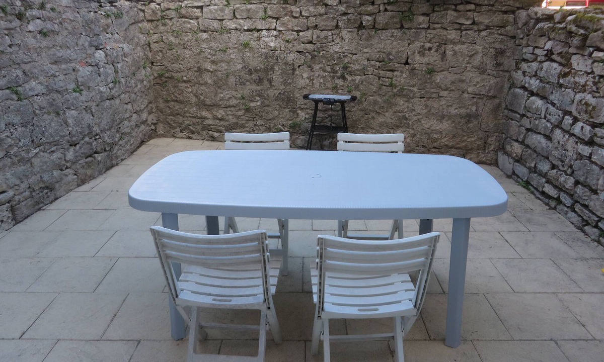 Clairvaux-les-Lacs Apartment | Ideally located apartment with terrace 10 minutes from the beach
