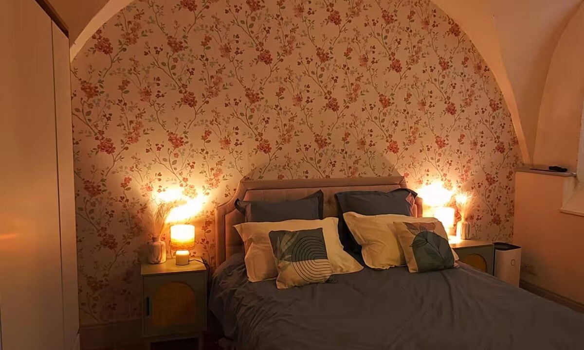 Dole Apartment | In the heart of town - charming and cosy vaulted apartment