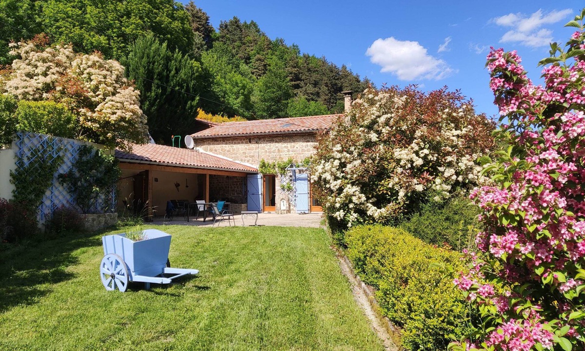 Saint-Prix House | Isolated house in the Monts d'Ardèche with pizza oven, sauna, cabin, river