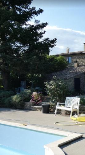 Chabrillan House | Jardin avec vue, grande piscine et mas divisé