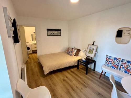 Bazouges-la-Perouse Apartment | Joli Cocon au Cœur de la Petite Cité de Caractère