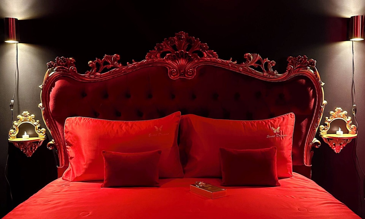 Villeneuve-le-Roi House | Just 30m from Paris, our loveroom-spa is the perfect setting for unforgettable moments.