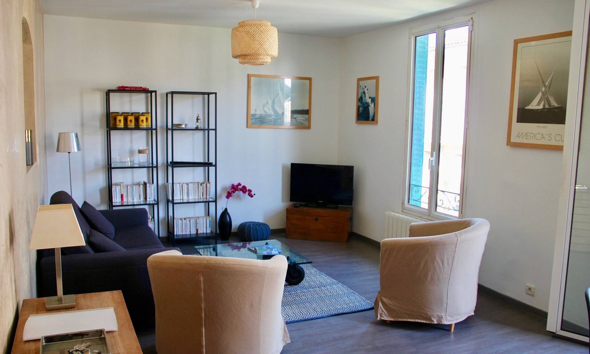 Les Baumettes Apartment | Just a stone's throw from the beach, a charming family apartment.