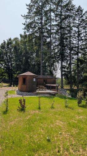 Roye Ski Chalet | L'Écorce & le Tanin - 2 cabanes cosy pour 4, pêche