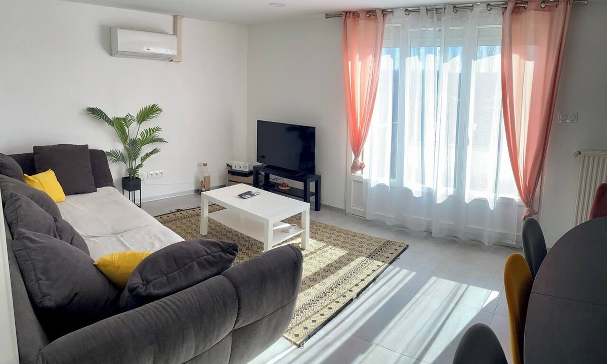 Montbeliard House | L'adresse Matisse 4 chambres avec jardin, barbecue et parking privé