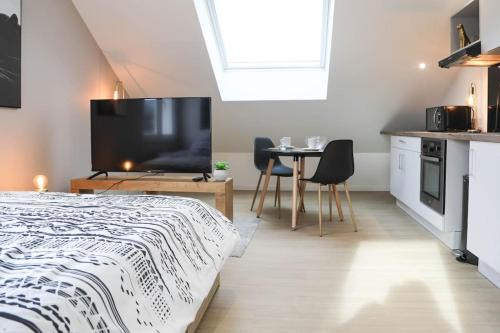 Voiron Apartment | L'atticisme : Jacuzzi & Parking