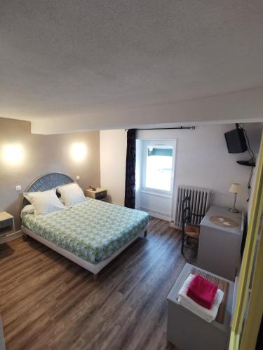 Saint-Julien-de-Jonzy Hotel | L'auberge de St Julien