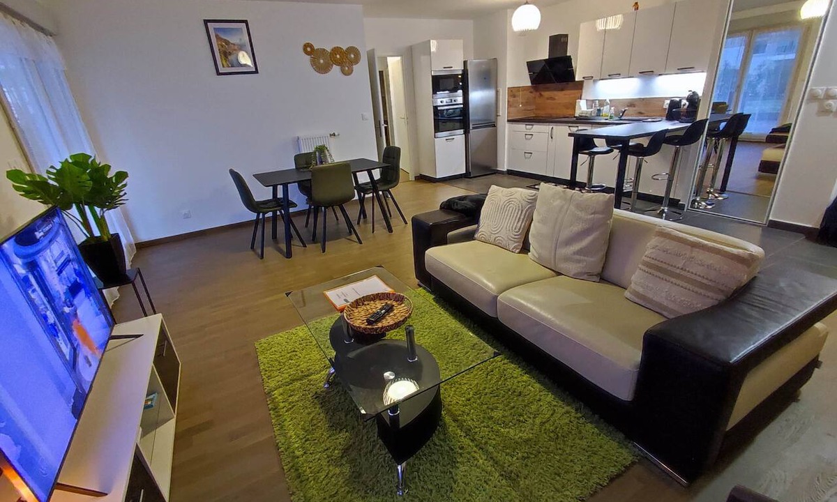 Faubourg-Raines Apartment | L'AuthentiCité, garden &parking in the city center