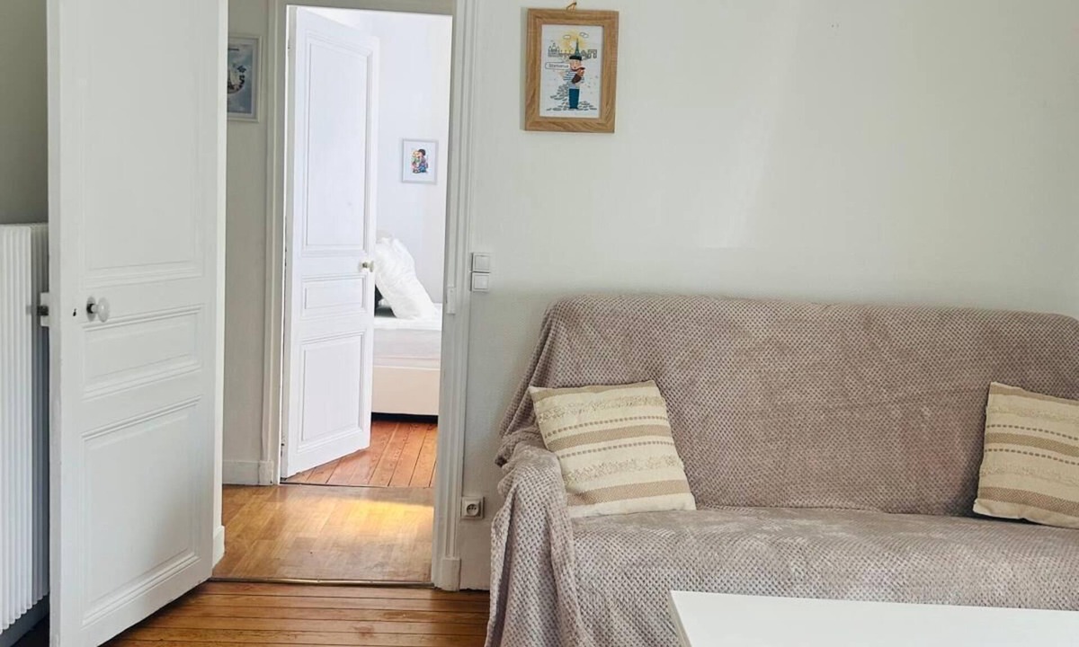 Port-Aviation Apartment | L'Eden 2 steps from Paris (RER C and D) and Orly, in a quiet, ground-floor neighborhood.