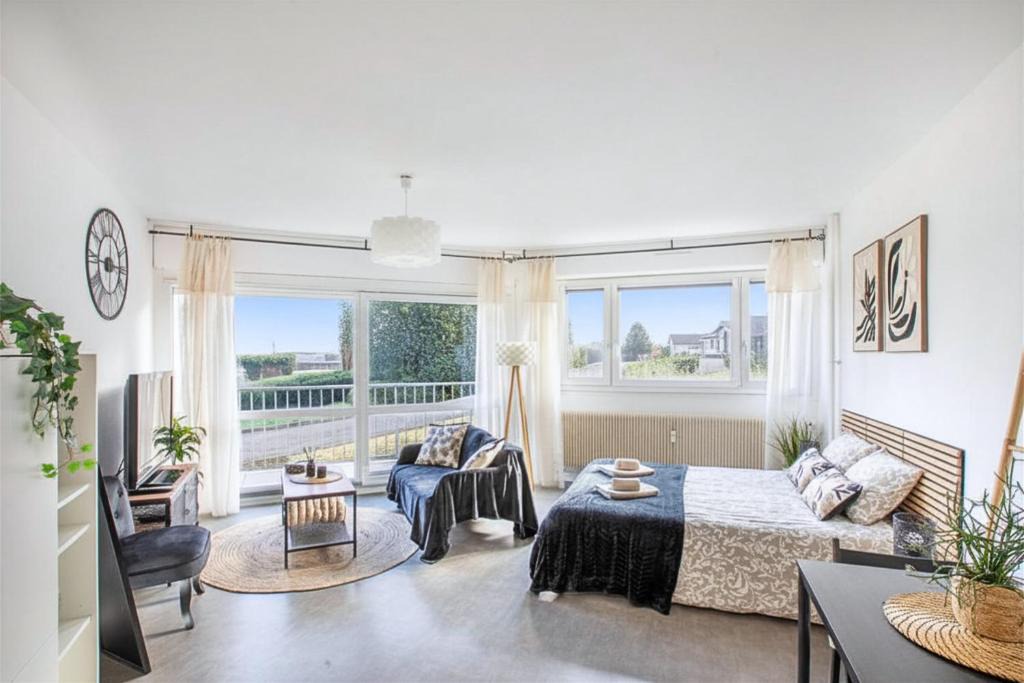 Ep 21 - Saint-Paul Apartment | L'Eden Appart, Studio avec cuisine séparée, Idéal Couples, Fibre Haut débit, Garage, 2 Balcons, Très Calme et Confortable, Arrivée Autonome, Rez de Chaussée