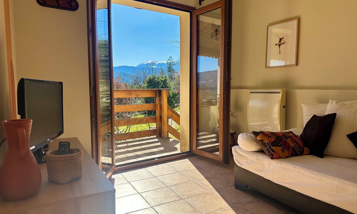 Propiac Apartment | L'Eglantier gîte in drome provençale facing Mont Ventoux, nature pool