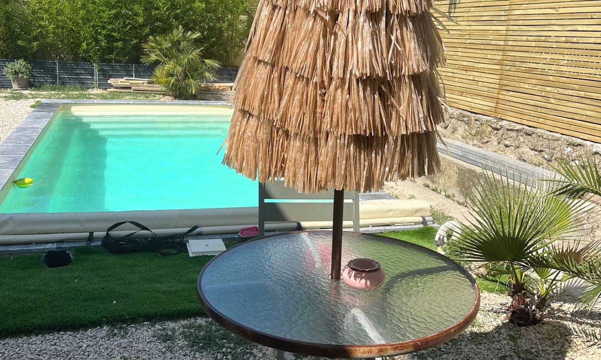 Malemort-du-Comtat Bed & Breakfast | L'esquirou house type 2